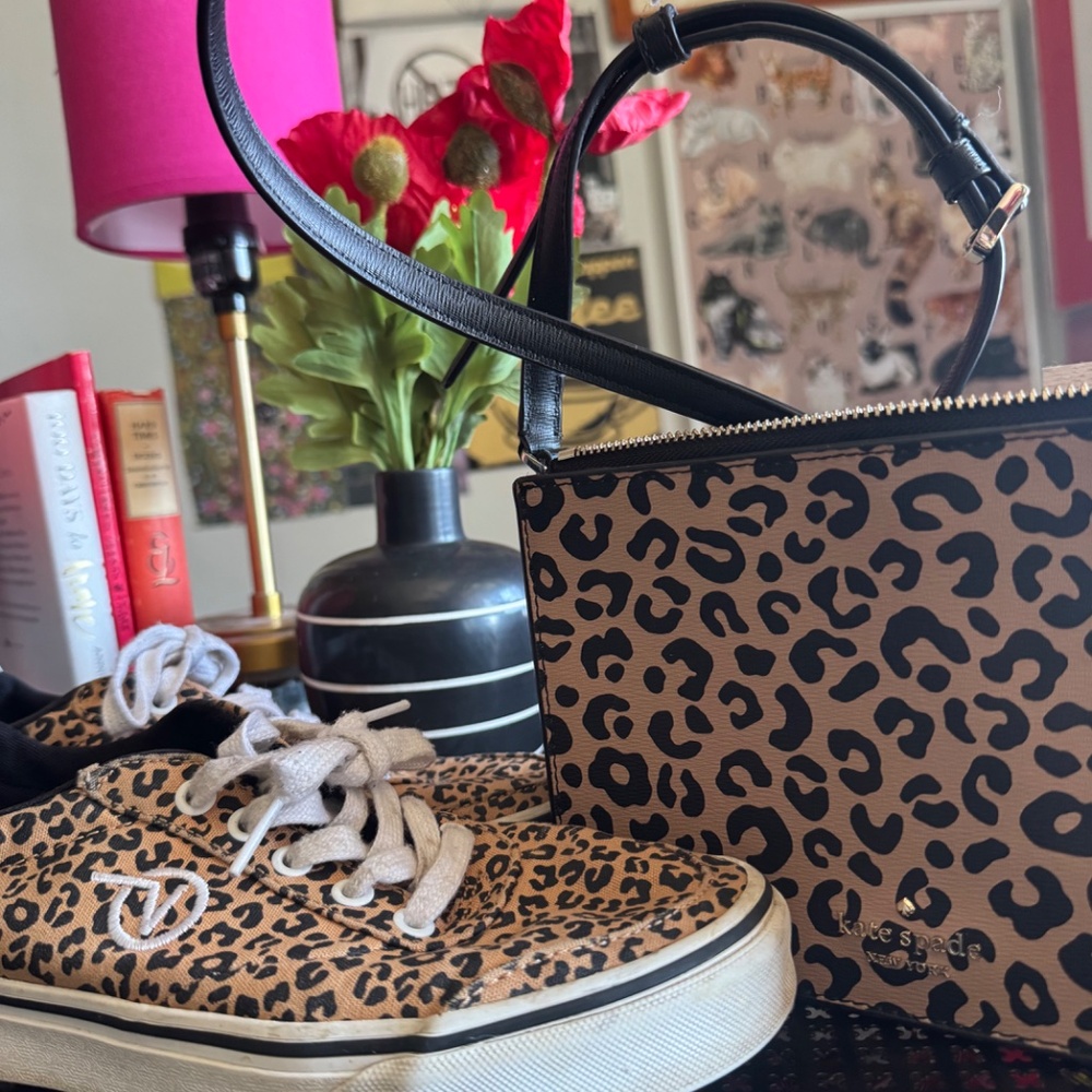 LEOPARD AUTHENTICS.